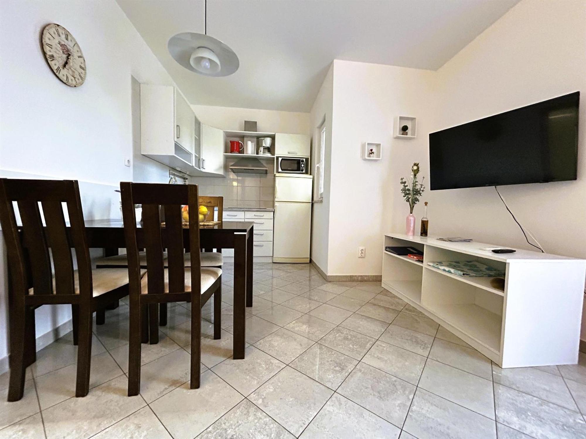 Apartments Vesna Malinska Esterno foto